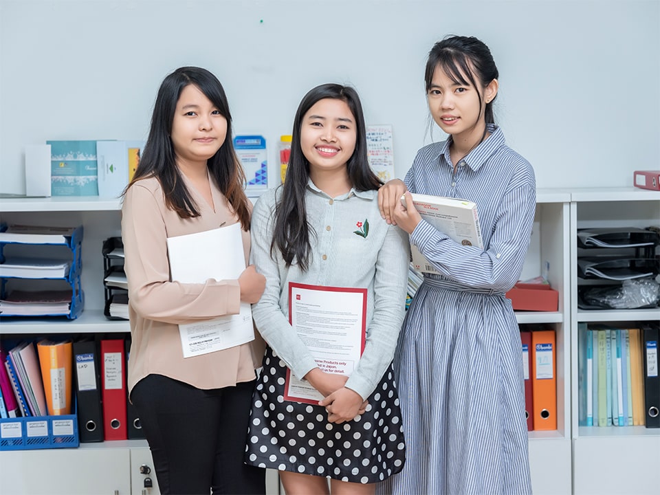 myanmar_group_02-min.jpg